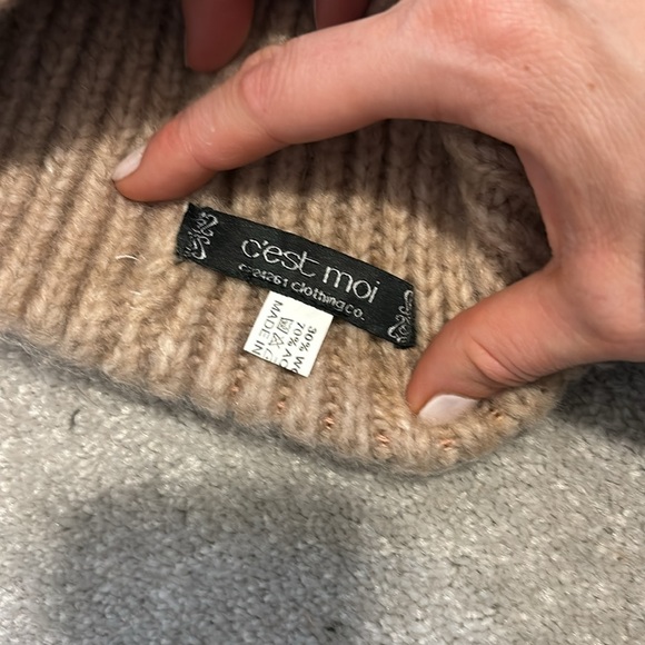 C’est Moi real fur Pom hat. - Picture 3 of 3